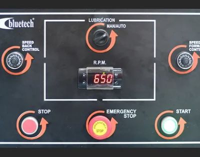 Hydraulic tapping machine